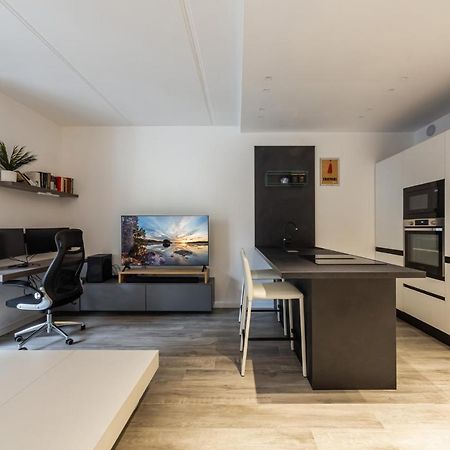 Comfy Apt With Private Parking & Balcony Milánó Kültér fotó