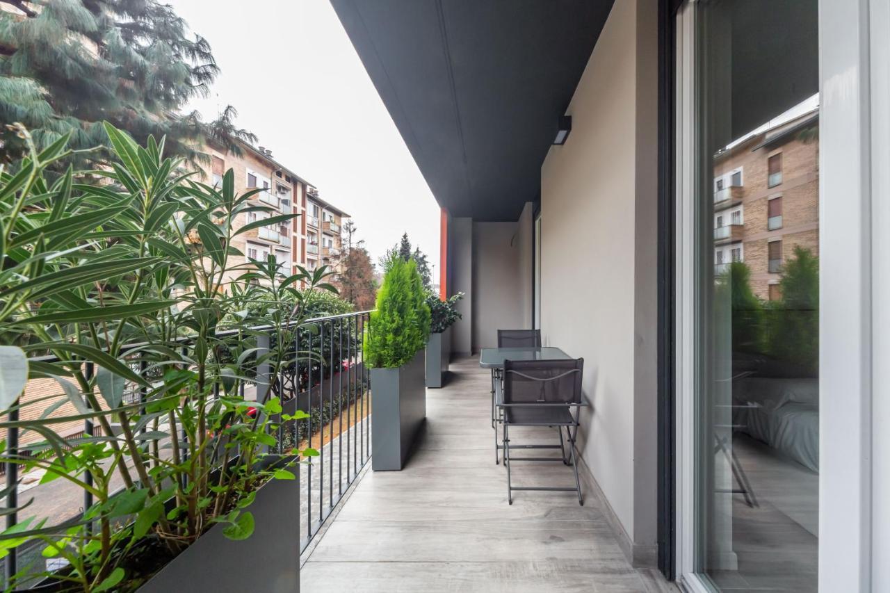 Comfy Apt With Private Parking & Balcony Milánó Kültér fotó