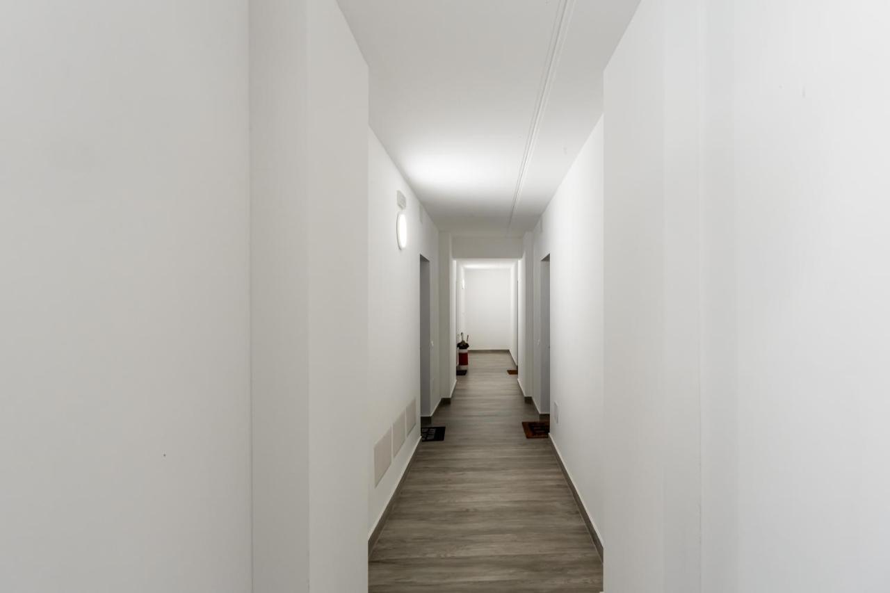 Comfy Apt With Private Parking & Balcony Milánó Kültér fotó