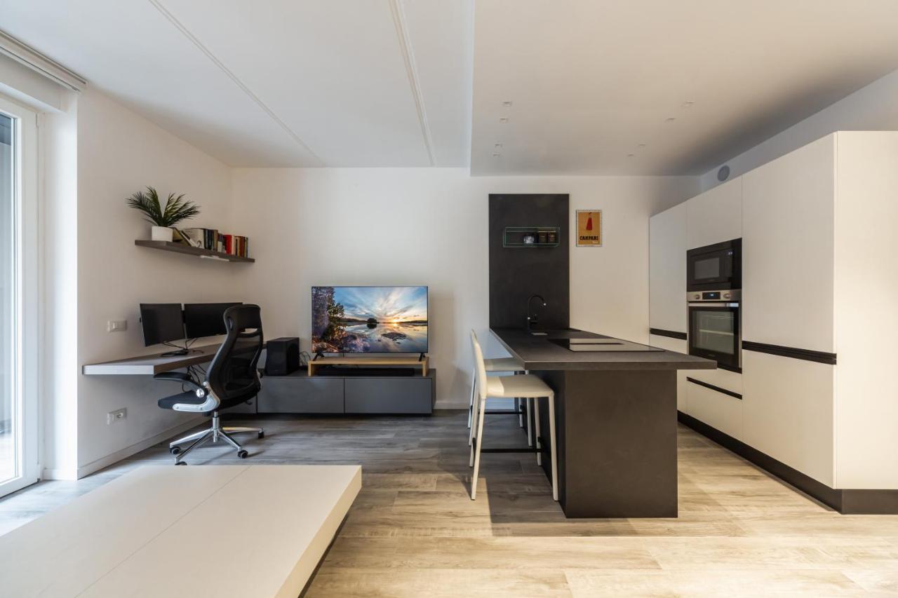 Comfy Apt With Private Parking & Balcony Milánó Kültér fotó